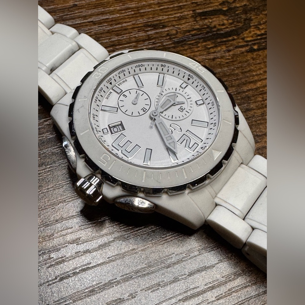 GUESS Ceramic Chronograph - Picture 3 of 3